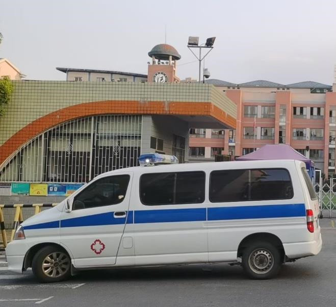 封开救护车出租护送骨折病人一公里多少钱